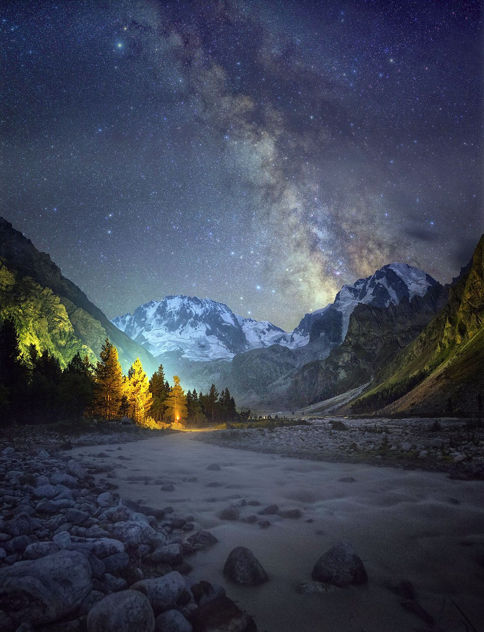 男子拍摄璀璨星空让人沉醉