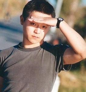 经纪人曝黑豹秘事:窦唯离队因为恋上王菲