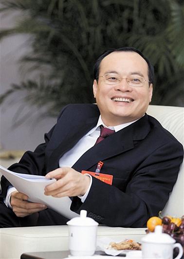 新闻 图片来源i东莞时报 原标题:东莞市市长袁宝成:放弃制造业就没有