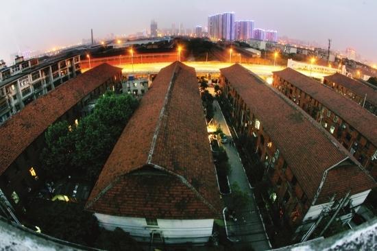 长沙老居民告别筒子楼住上新房