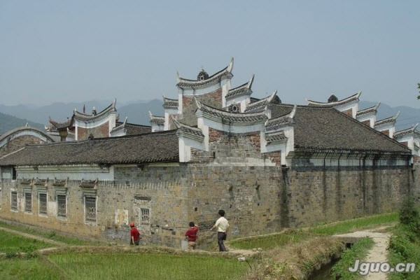 张氏宗祠张氏宗祠张岳崧于道光二十二年(1842年)在家乡病逝.