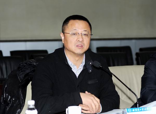 科工院副院长张洪涛主持座谈会
