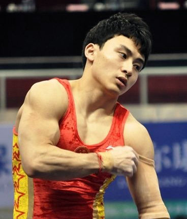 奥运金牌小将冯喆卖萌 一秒变"咸蛋超人"