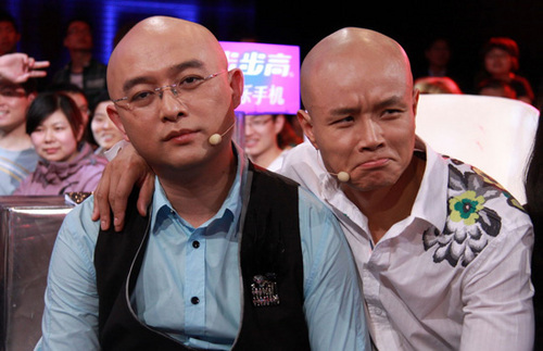 《非诚勿扰》录制现场 乐嘉与孟飞合影(2/7张)