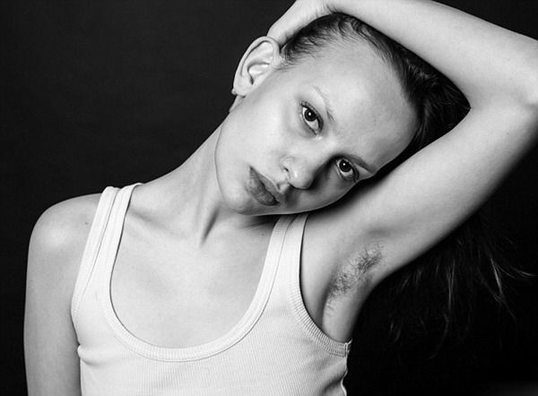 腋毛之美:女大学生不刮腋毛被奖励