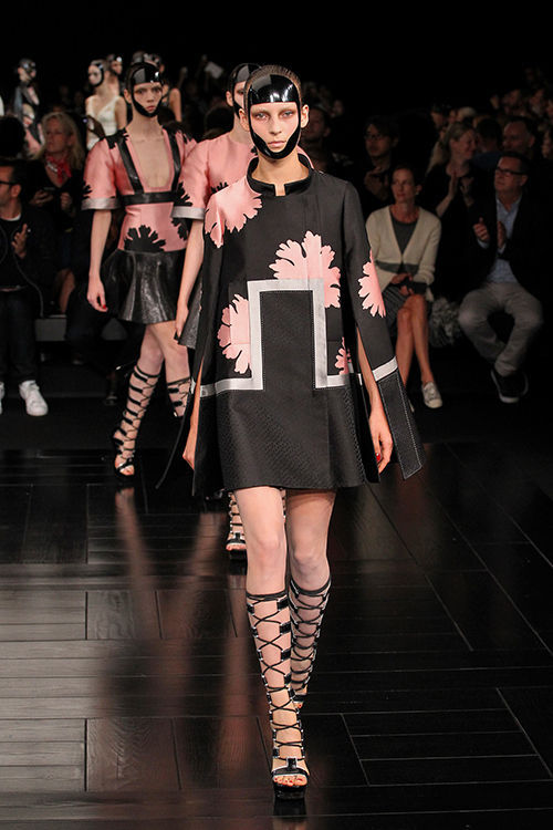 alexander mcqueen释放东瀛风格_时尚频道_凤凰网