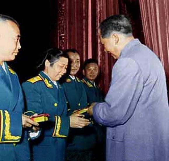 55年授衔时为何国军"投共"将领无缘大将军衔?