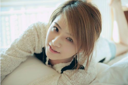 香香暑期档银幕发声 主题曲《追》登上热搜榜