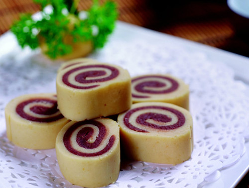 top4 芙蓉糕芙蓉糕是用精细的糯米粉,做成米糕切片,再用油炸,然后拌和