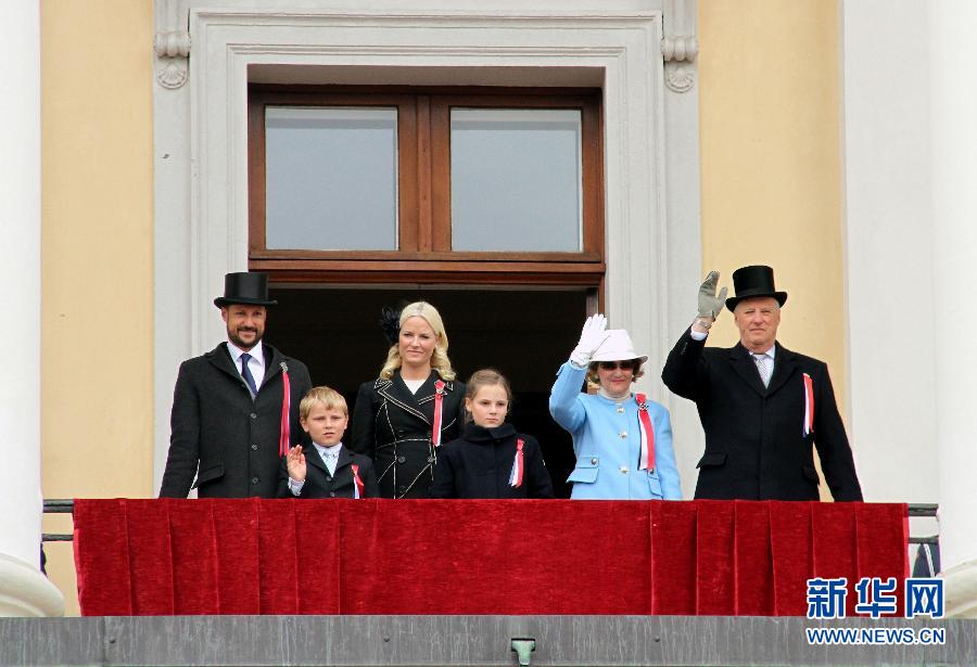 挪威举行国庆游行活动