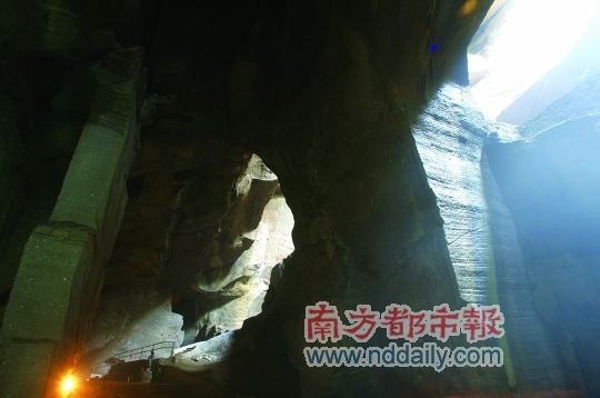 石燕岩因常有石燕栖息于此而得名,是一处古采石场遗址.