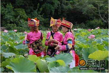 彝 族:花脸节、花房和情人房_旅游频道_凤凰网