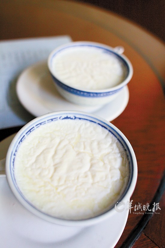 顺德:金榜牛奶店的双皮奶香,浓,稠,滑