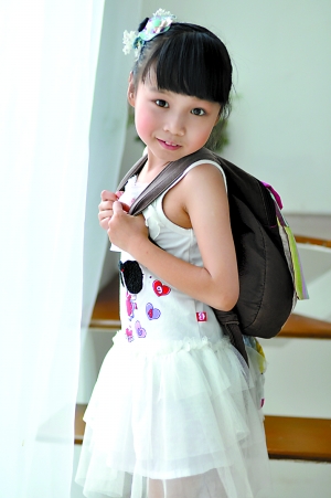 姓名:余婧玥(小名:朵朵)年龄:7岁星座:天秤座兴趣爱好:喜欢画画,阅读