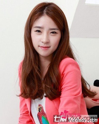 2013韩式女生最流行卷发发型图片 甜美萝莉时尚过冬