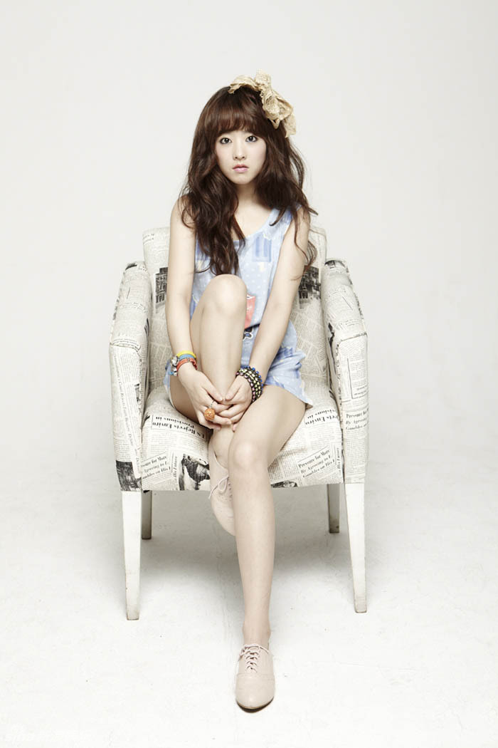 韩星朴宝英新写真卷发披肩唯美清新图