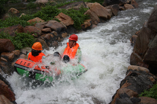 绍兴新昌虎尾峡漂流
