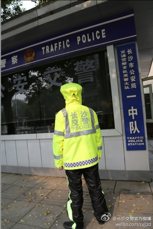 交通警察反光雨衣图片