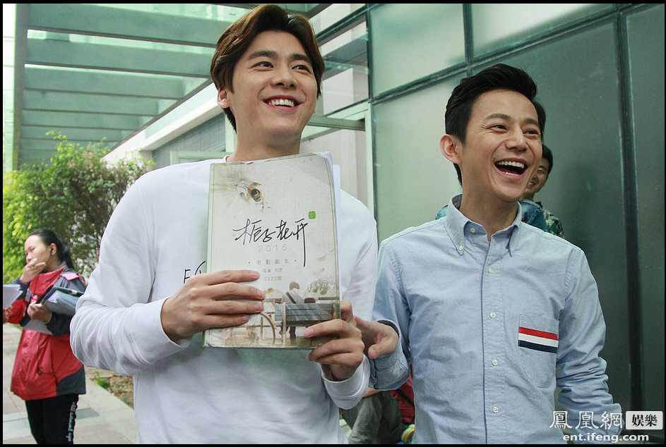 《栀子花开》广州探班 何炅为李易峰讲戏