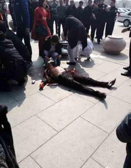 现场图现场图民航资源网2015年3月11日消息:网传临沂机场航站楼外今天