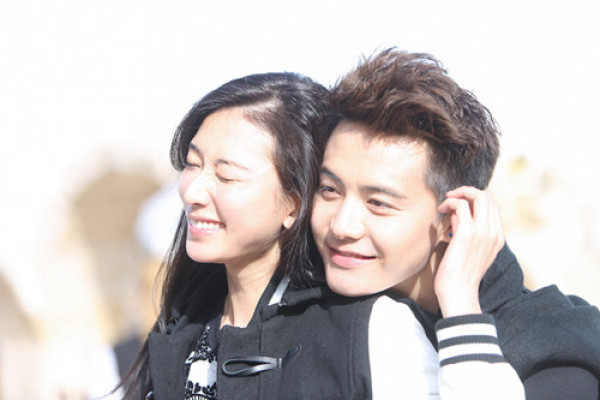 花样姐姐马天宇林志玲甜蜜依偎女神喊话陪我