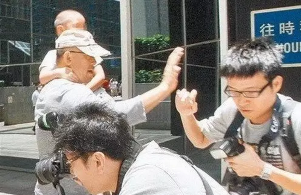日历 | “狗仔队祖师爷”去世6周年_手机凤凰网