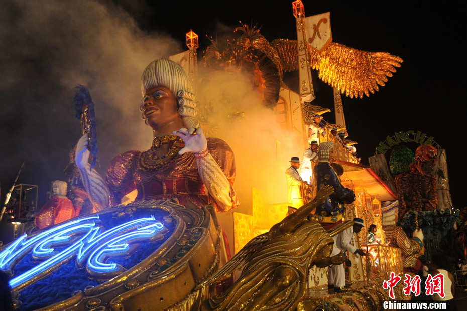 巴西圣保罗上演火辣桑巴舞汇演