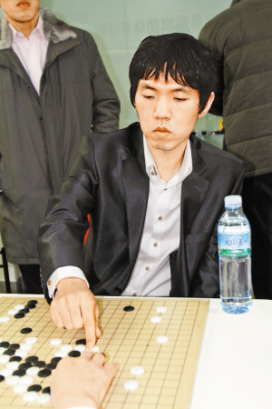 李昌镐■ 深圳特区报见习记者 桂桐李昌镐又输了,从2006年至今,"石佛"