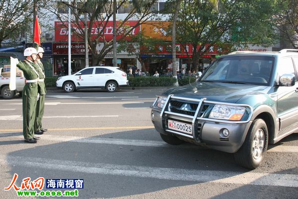 武警海南总队严查特权车霸王车违章车