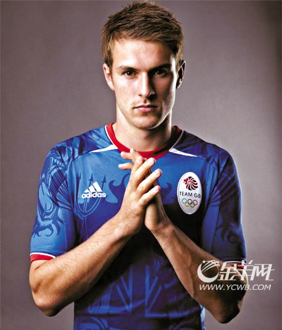 21岁的拉姆塞,英超阿森纳队的年轻中场,被认为是阿森纳以及威尔士队的