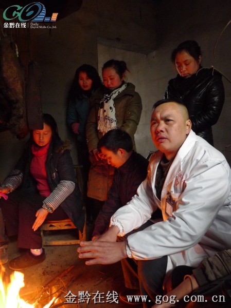 夫妻双双当村医_凤凰网