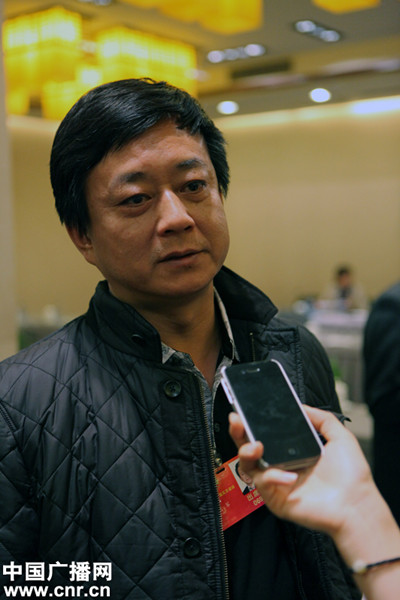 全国政协委员,著名主持人朱军接受中广网记者采访(图片来源:中国广播