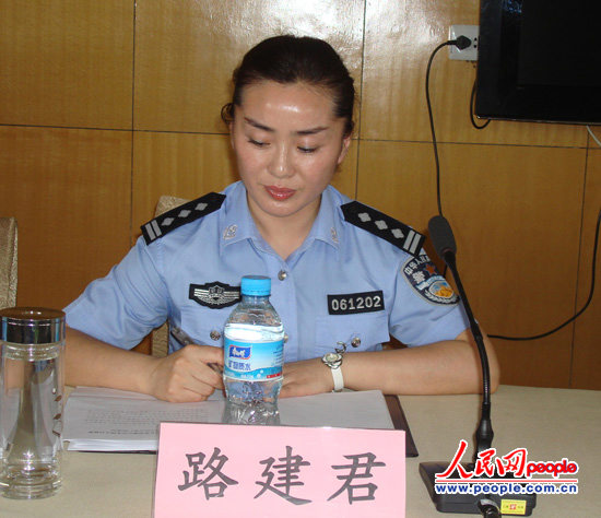 曾先后在指挥中心,派出所,刑警大队,治安大队工作,现任伊宁市公安局