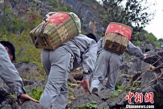 “背篼干部”：群众对官员的信任是发展最好的助推器_凤凰网资讯_凤凰网