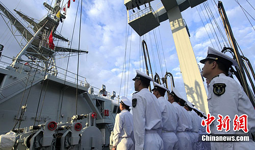 护航任务返航途中,在编队指挥员,南海舰队副参谋长李士红少将率领下