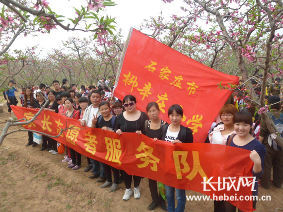 任文学 白凤岭)五一前,石家庄市柳辛庄小学分批组织学生及家长,到北京