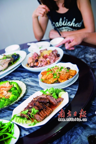 吃多少点多少，吃不完就打包_凤凰网
