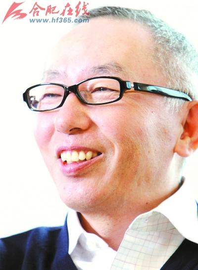 柳井正23岁时便与初恋女友结婚.