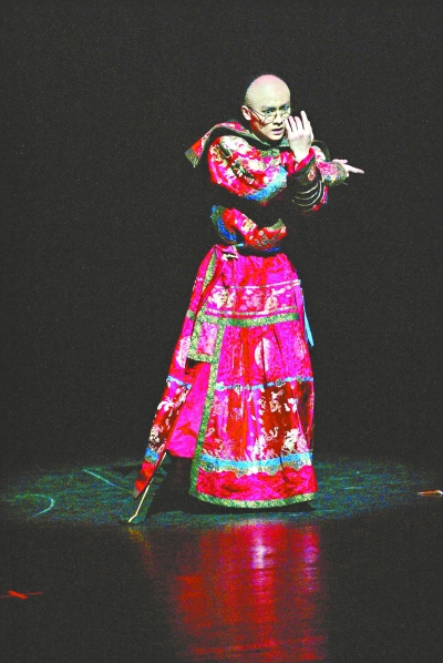 感人的剧情和唯美的场景,以及剧中两位中国"芭蕾王子"吕萌,焦洋上演