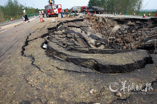 局长刘有飞告诉记者,截至目前,福银高速湖北枣阳段一厢式货车发生爆炸