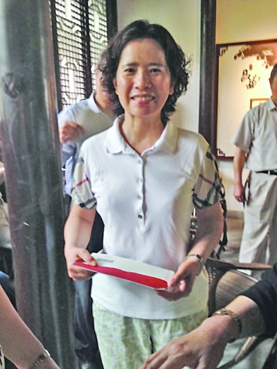 海清老妈回甘家大院怀旧