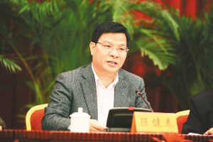 省国土环境资源厅厅长陈健春.