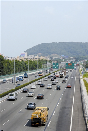 欧阳征朝/文,图)昨日,记者从广深珠高速公路公司获悉,广深高速公路