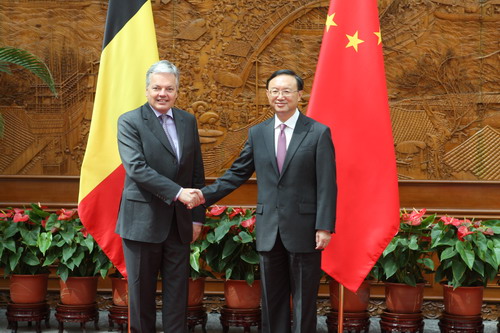 杨洁篪与比利时副首相兼外交大臣会谈