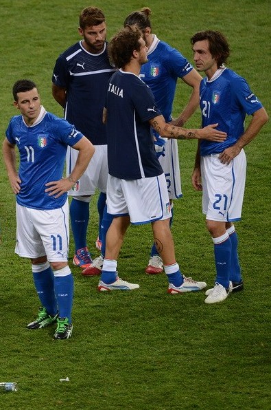 巴神的眼泪在飞蓝衣军04惨败西班牙泪洒绿茵场