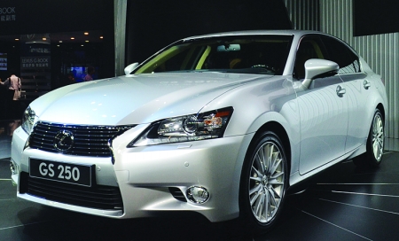 英利国际购物中心雷克萨斯展示车南坪有购物中心发起停车挑战赛