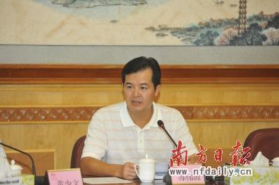 区委书记苏伟波.