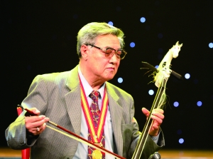 浅谈声乐演唱中的表演毕业论文