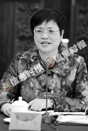 深圳委员李少梅:有企业钻空子用最低工资算加班费