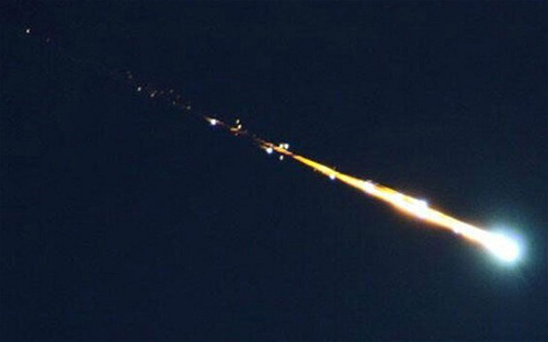 俄罗斯陨石坠落当天美国加州上空出现火球(图)_资讯频道_凤凰网
